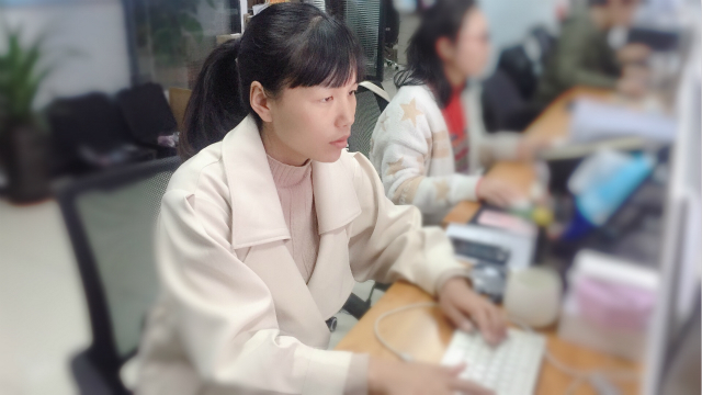 魏秀霞 花名 雨石，运维部 运维工程师